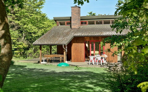 Norwin - 250M from the Sea: Blue, Shrub, Cottage, Groundcover, Garden, Estate, Shade, Landscaping, Farmhouse, Eco Hotel