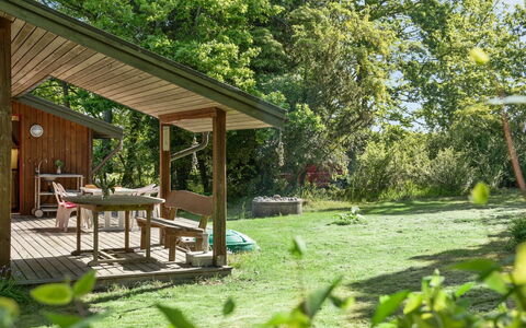 Norwin - 250M from the Sea: Blue, Shrub, Cottage, Groundcover, Garden, Estate, Shade, Landscaping, Farmhouse, Eco Hotel