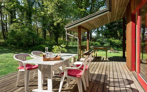 Norwin - 250M from the Sea: Blue, Shrub, Cottage, Groundcover, Garden, Estate, Shade, Landscaping, Farmhouse, Eco Hotel