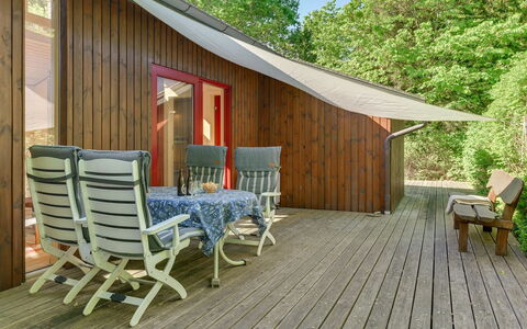 Norwin - 250M from the Sea: Blue, Shrub, Cottage, Groundcover, Garden, Estate, Shade, Landscaping, Farmhouse, Eco Hotel