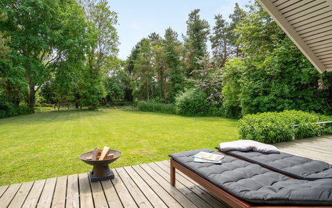 Maard - 325M from the Sea: Blue, Shrub, Cottage, Groundcover, Garden, Estate, Shade, Landscaping, Farmhouse, Eco Hotel