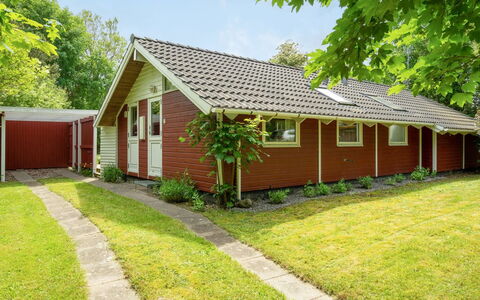 Maard - 325M from the Sea: Blue, Shrub, Cottage, Groundcover, Garden, Estate, Shade, Landscaping, Farmhouse, Eco Hotel