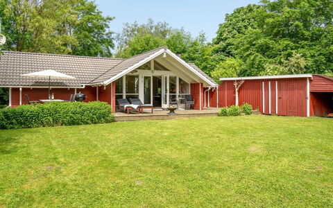 Maard - 325M from the Sea: Blue, Shrub, Cottage, Groundcover, Garden, Estate, Shade, Landscaping, Farmhouse, Eco Hotel