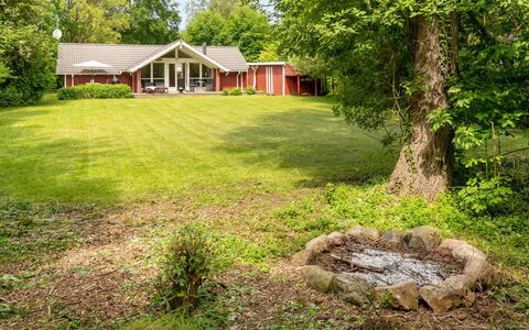 Maard - 325M from the Sea: Blue, Shrub, Cottage, Groundcover, Garden, Estate, Shade, Landscaping, Farmhouse, Eco Hotel