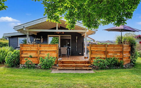Gisl - 400M from the Sea: Roof, Cottage, Garden Buildings, Garden, Shade, Siding, Backyard, Yard, Lawn, Shed