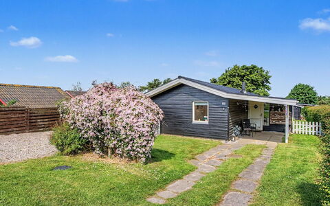 Gisl - 400M from the Sea: House, Cottage, Roof, Home, Garden, Farmhouse, Lawn, Landscaping, Yard, Garden Buildings