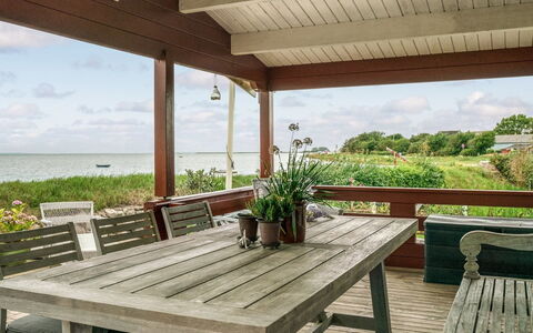 Topi - 15M from the Sea: Blue, Shrub, Cottage, Groundcover, Garden, Estate, Shade, Landscaping, Farmhouse, Eco Hotel