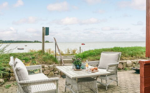 Topi - 15M from the Sea: Blue, Shrub, Cottage, Groundcover, Garden, Estate, Shade, Landscaping, Farmhouse, Eco Hotel