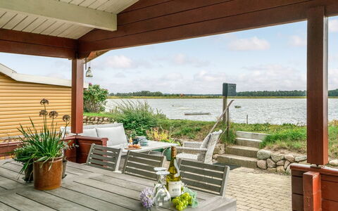 Topi - 15M from the Sea: Blue, Shrub, Cottage, Groundcover, Garden, Estate, Shade, Landscaping, Farmhouse, Eco Hotel