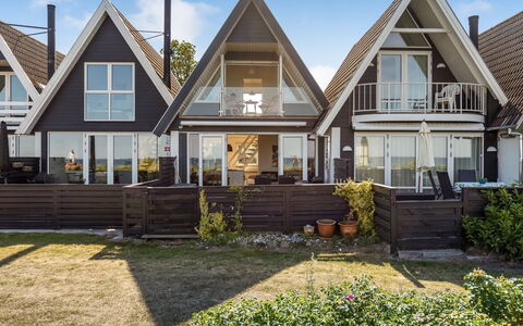 Vincent - 10M from the Sea: Home, House, Roof, Porch, Cottage, Siding, Villa, Balcony