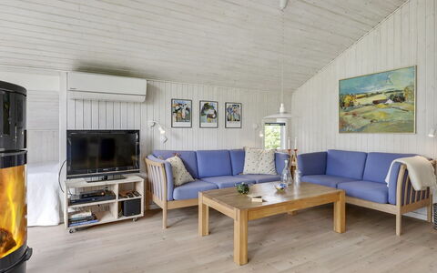 Barth - 150M from the Sea: Roof, House, Land Lot, Home, Cottage, Estate, Garden Buildings, Shade, Log Cabin, Landscaping