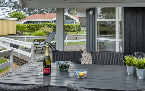 Barth - 150M from the Sea: Roof, House, Land Lot, Home, Cottage, Estate, Garden Buildings, Shade, Log Cabin, Landscaping