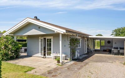 Thomas - 120M from the Sea