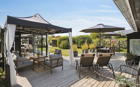 Helmina - 125M from the Sea: Residential Area, Roof, Suburb, Driveway, Estate, Chimney