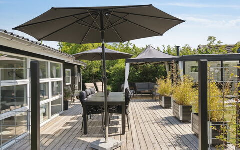 Helmina - 125M from the Sea: Residential Area, Roof, Suburb, Driveway, Estate, Chimney