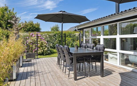 Helmina - 125M from the Sea: Residential Area, Roof, Suburb, Driveway, Estate, Chimney