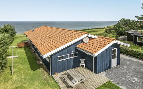 Elfi - 30M from the Sea: Blue, Shrub, Cottage, Groundcover, Garden, Estate, Shade, Landscaping, Farmhouse, Eco Hotel
