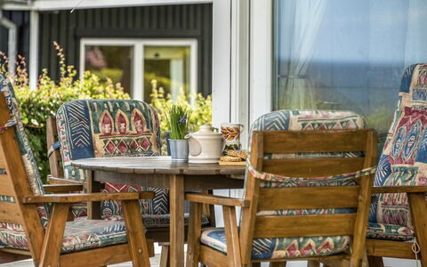 Elfi - 30M from the Sea: Blue, Shrub, Cottage, Groundcover, Garden, Estate, Shade, Landscaping, Farmhouse, Eco Hotel