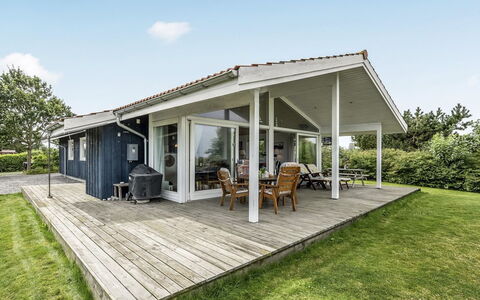 Elfi - 30M from the Sea: Blue, Shrub, Cottage, Groundcover, Garden, Estate, Shade, Landscaping, Farmhouse, Eco Hotel