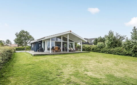 Elfi - 30M from the Sea: Blue, Shrub, Cottage, Groundcover, Garden, Estate, Shade, Landscaping, Farmhouse, Eco Hotel