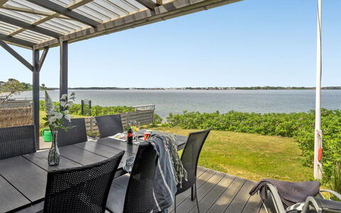 Käthe - 5M from the Sea: Blue, Shrub, Cottage, Groundcover, Garden, Estate, Shade, Landscaping, Farmhouse, Eco Hotel