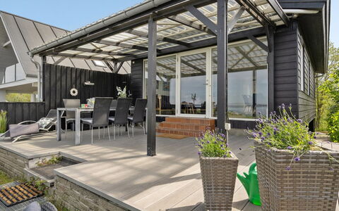 Käthe - 5M from the Sea: Blue, Shrub, Cottage, Groundcover, Garden, Estate, Shade, Landscaping, Farmhouse, Eco Hotel
