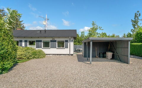 Suni - 400M from the Sea: Blue, Shrub, Cottage, Groundcover, Garden, Estate, Shade, Landscaping, Farmhouse, Eco Hotel