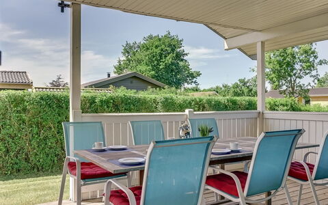 Undine - 300M from the Sea: Blue, Shrub, Cottage, Groundcover, Garden, Estate, Shade, Landscaping, Farmhouse, Eco Hotel