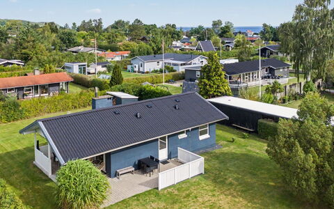Undine - 300M from the Sea: Wood, Garden, Backyard, Land Lot, Home, Roof, Shade, Deck, Hardwood, Yard