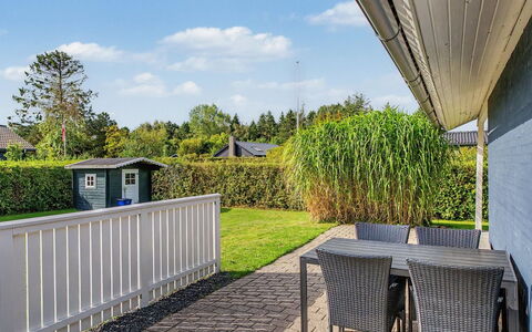 Undine - 300M from the Sea: Wood, Garden, Backyard, Land Lot, Home, Roof, Shade, Deck, Hardwood, Yard