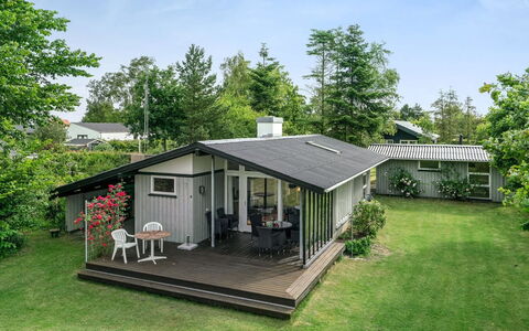 Juditha - 400M from the Sea: Blue, Shrub, Cottage, Groundcover, Garden, Estate, Shade, Landscaping, Farmhouse, Eco Hotel