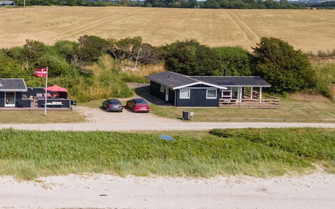 Bertold - 20M from the Sea: Blue, Shrub, Cottage, Groundcover, Garden, Estate, Shade, Landscaping, Farmhouse, Eco Hotel