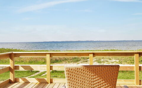 Bertold - 20M from the Sea: Blue, Shrub, Cottage, Groundcover, Garden, Estate, Shade, Landscaping, Farmhouse, Eco Hotel