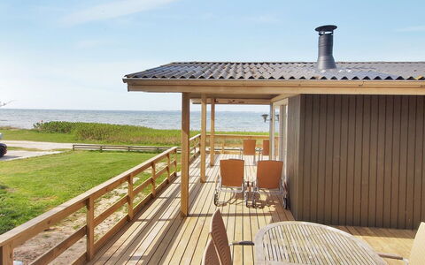Bertold - 20M from the Sea: Blue, Shrub, Cottage, Groundcover, Garden, Estate, Shade, Landscaping, Farmhouse, Eco Hotel