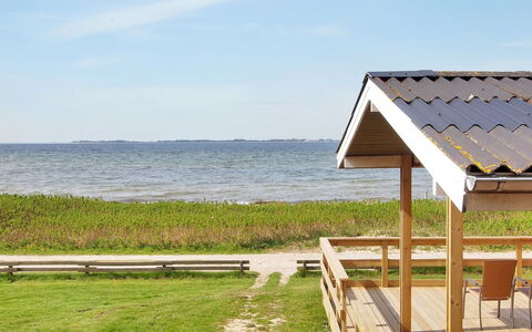 Bertold - 20M from the Sea: Blue, Shrub, Cottage, Groundcover, Garden, Estate, Shade, Landscaping, Farmhouse, Eco Hotel