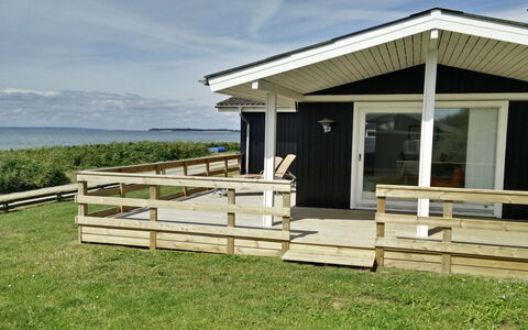 Bertold - 20M from the Sea: Blue, Shrub, Cottage, Groundcover, Garden, Estate, Shade, Landscaping, Farmhouse, Eco Hotel