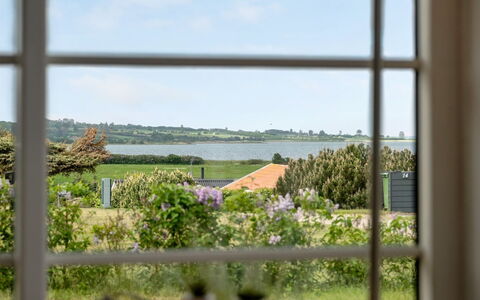Ginnie - 300M from the Sea: Blue, Shrub, Cottage, Groundcover, Garden, Estate, Shade, Landscaping, Farmhouse, Eco Hotel