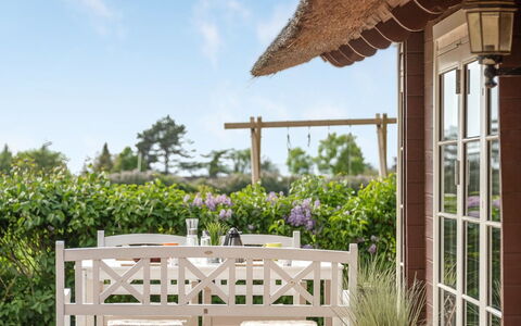 Ginnie - 300M from the Sea: Blue, Shrub, Cottage, Groundcover, Garden, Estate, Shade, Landscaping, Farmhouse, Eco Hotel