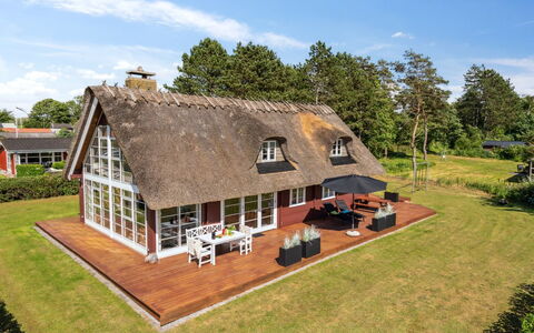 Ginnie - 300M from the Sea: Blue, Shrub, Cottage, Groundcover, Garden, Estate, Shade, Landscaping, Farmhouse, Eco Hotel