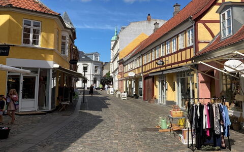 Constance - 50M from the Sea: House, Home, Residential Area, Roof, Cottage, Land Lot, Estate, Yard, Garden, Siding