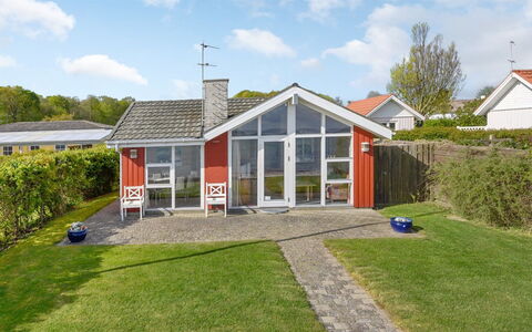 Keti - 5M from the Sea: Blue, Shrub, Cottage, Groundcover, Garden, Estate, Shade, Landscaping, Farmhouse, Eco Hotel