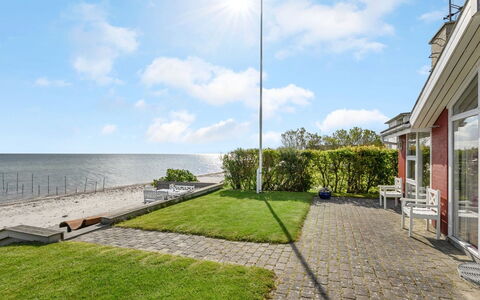 Keti - 5M from the Sea: Blue, Shrub, Cottage, Groundcover, Garden, Estate, Shade, Landscaping, Farmhouse, Eco Hotel