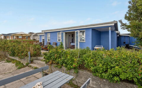 Tana - 5M from the Sea: Blue, Shrub, Cottage, Groundcover, Garden, Estate, Shade, Landscaping, Farmhouse, Eco Hotel