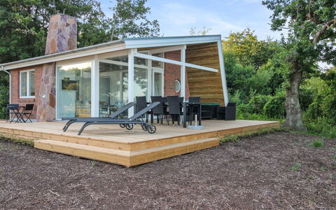 Sasser - 10M from the Sea: Blue, Shrub, Cottage, Groundcover, Garden, Estate, Shade, Landscaping, Farmhouse, Eco Hotel