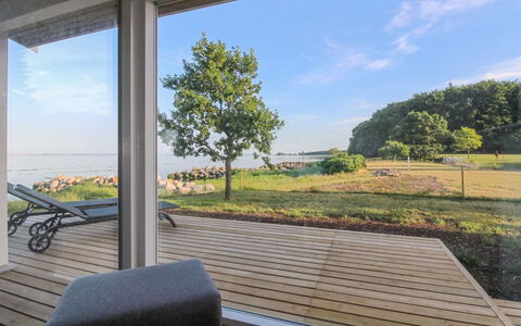 Sasser - 10M from the Sea: Blue, Shrub, Cottage, Groundcover, Garden, Estate, Shade, Landscaping, Farmhouse, Eco Hotel