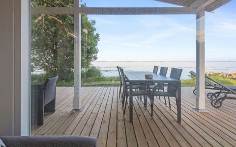Sasser - 10M from the Sea: Blue, Shrub, Cottage, Groundcover, Garden, Estate, Shade, Landscaping, Farmhouse, Eco Hotel