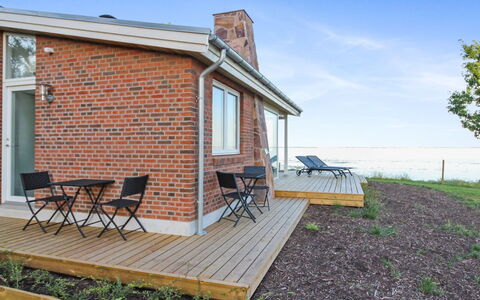Sasser - 10M from the Sea: Blue, Shrub, Cottage, Groundcover, Garden, Estate, Shade, Landscaping, Farmhouse, Eco Hotel