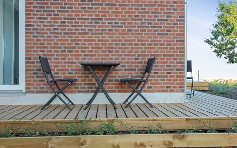 Sasser - 10M from the Sea: Blue, Shrub, Cottage, Groundcover, Garden, Estate, Shade, Landscaping, Farmhouse, Eco Hotel