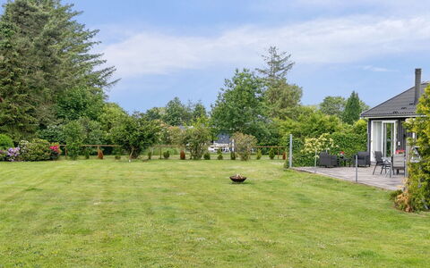 Locan - 1.2Km from the Sea: Tree, Shrub, Garden, Land Lot, Lawn, Shade, Cottage, Landscaping