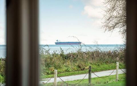 Joran - 120M from the Sea: Horizon, Sea, Ocean, Coastal And Oceanic Landforms, Coast, Morning, Sunlight, Shore, Beach, Sound
